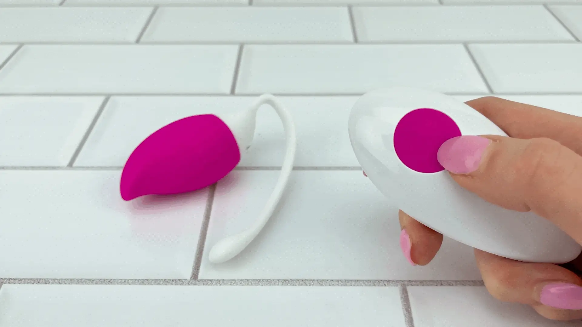 Essence Wireless Remote Control Bullet Vibrator - Image 6